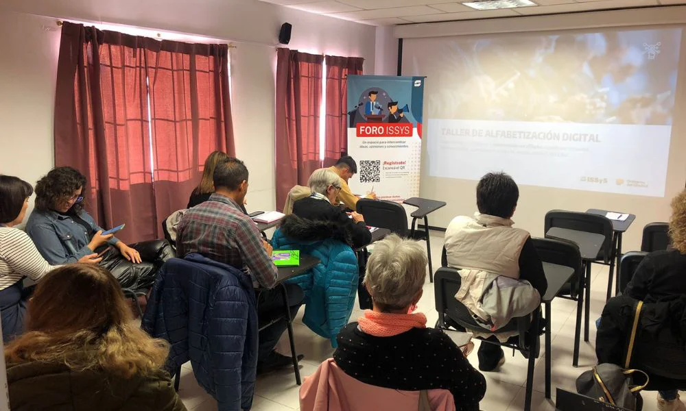 Taller del ISSyS en Gaiman para usar la aplicación móvil