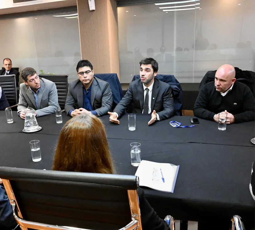 Reunión sobre el conflicto pesquero