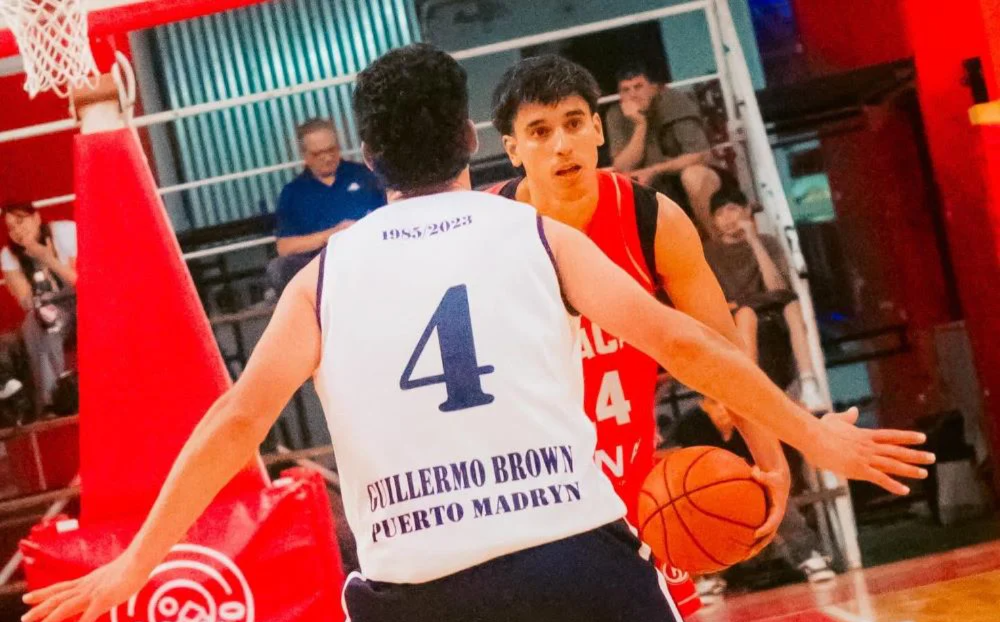 Huracán vs. Brown. Foto Huracán Basquet de Trelew.