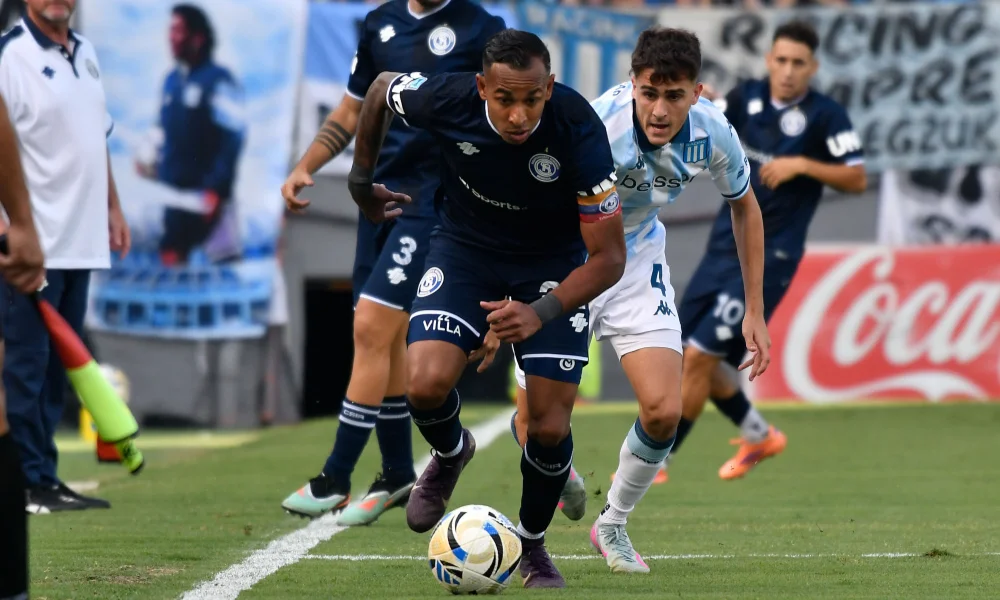 Racing se mantiene en zona de playoffs del Torneo Apertura.
