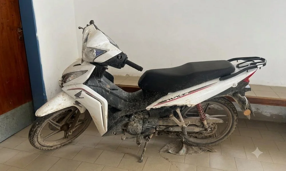 Detienen a un joven delincuente con una moto robada y un celular sustraído