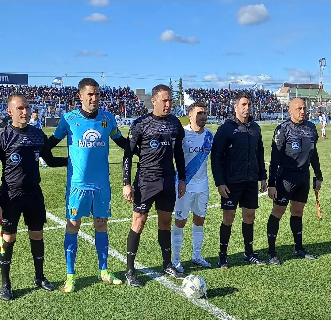 EL ARBITRAJE TERMINÓ MANCHANDO EL CLÁSICO