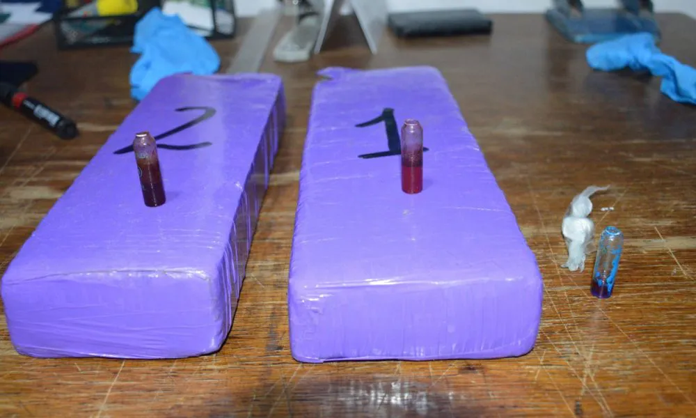 Trasladaban más de 2 kilos de marihuana y cocaína ocultas en su cuerpo