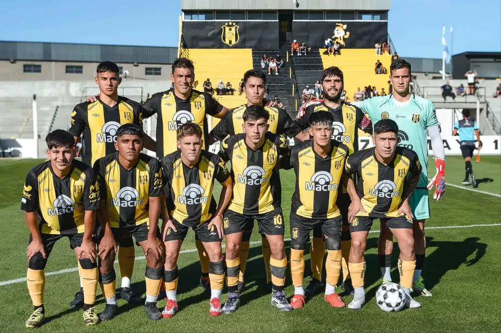 16.00 horas Germinal de Rawson vs. Deportivo Madryn en la Capital