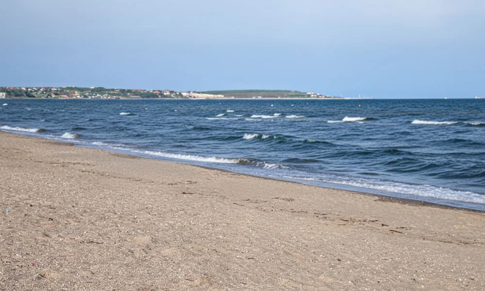 Calor viento y costa imagen ilustrativa