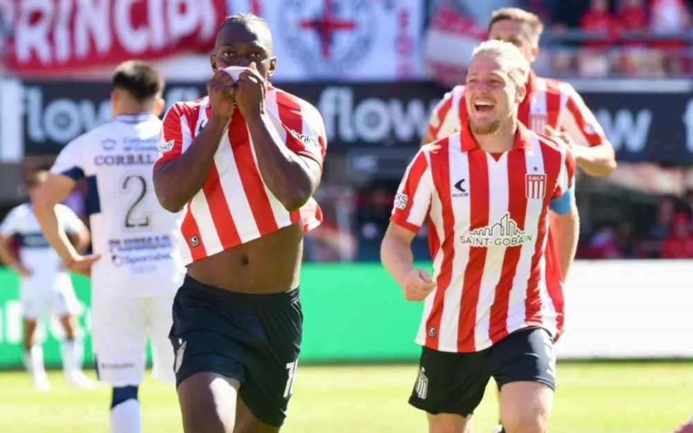 Estudiantes se impuso 2-0 sobre Gimnasia en el estadio Jorge Luis Hirschi.