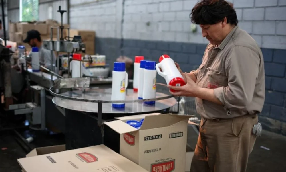 La compañía dejó de fabricar parte de sus productos en el país y avanzó con la importación desde China.