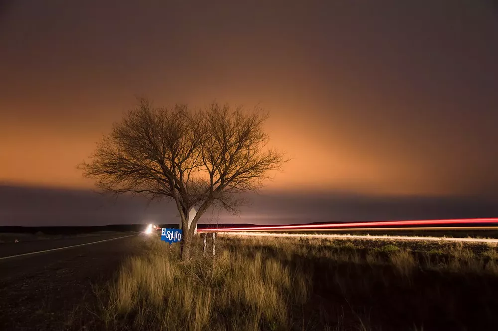 Solito en la noche. Guille Montaño en Fotografía Nocturna Chubut en Facebook