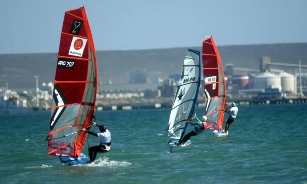 Un deportista experimentado sufrió una descompensación mientras realizaba windsurf.