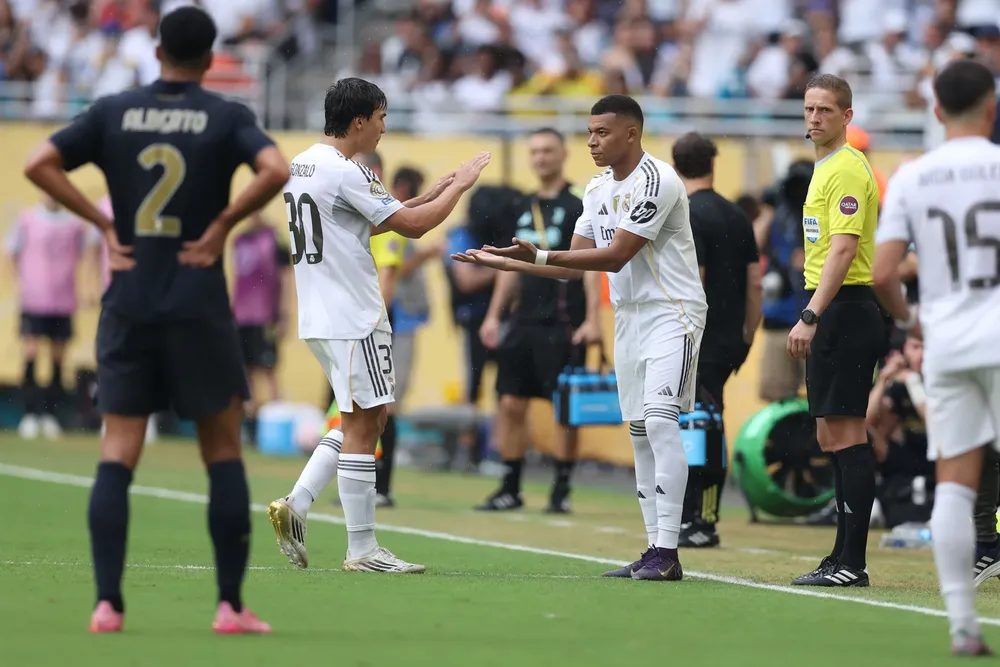 Xabi Alonso mandó a la cancha a Kylian Mbappé.