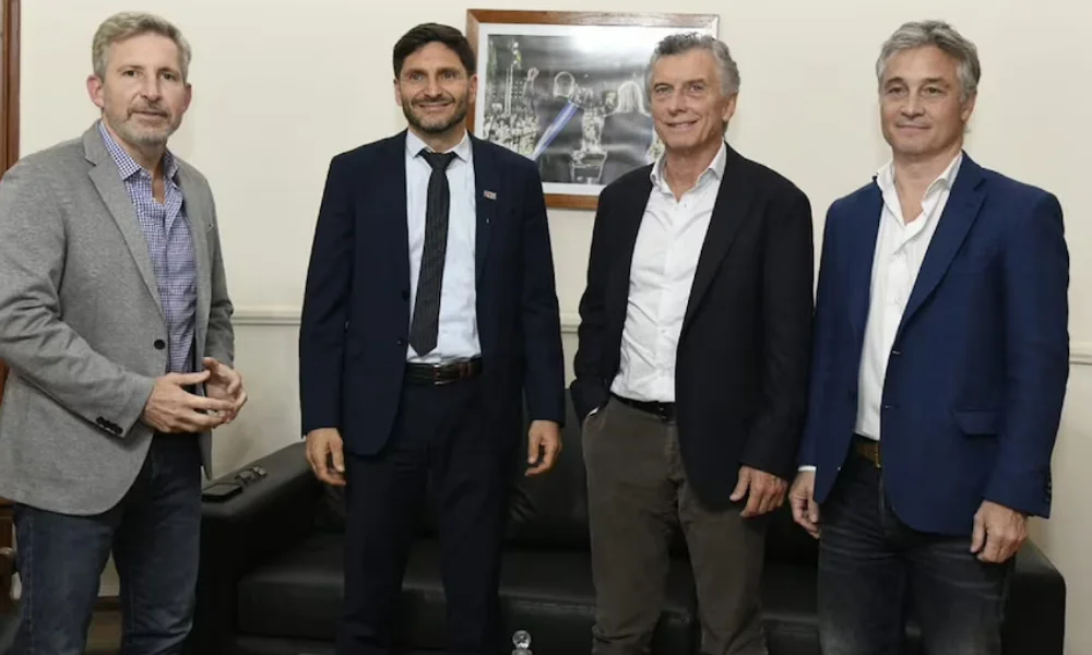 Macri con Rogelio Frigerio, Maximiliano Pullaro y Fernando de Andreis