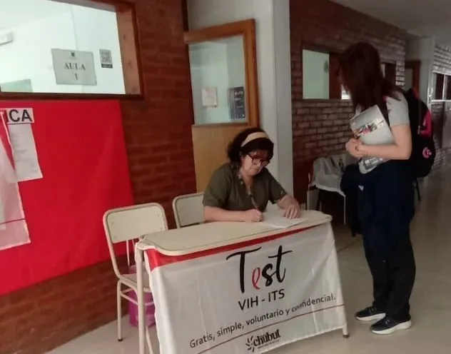 Testeos rápidos de VIH y Sífilis en UTN FRCh