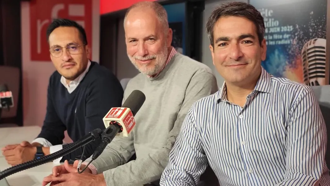 De derecha a izquierda: Martín Berrade, Quique Figueroa y Víctor Hugo Magaña (Foto: RFI)