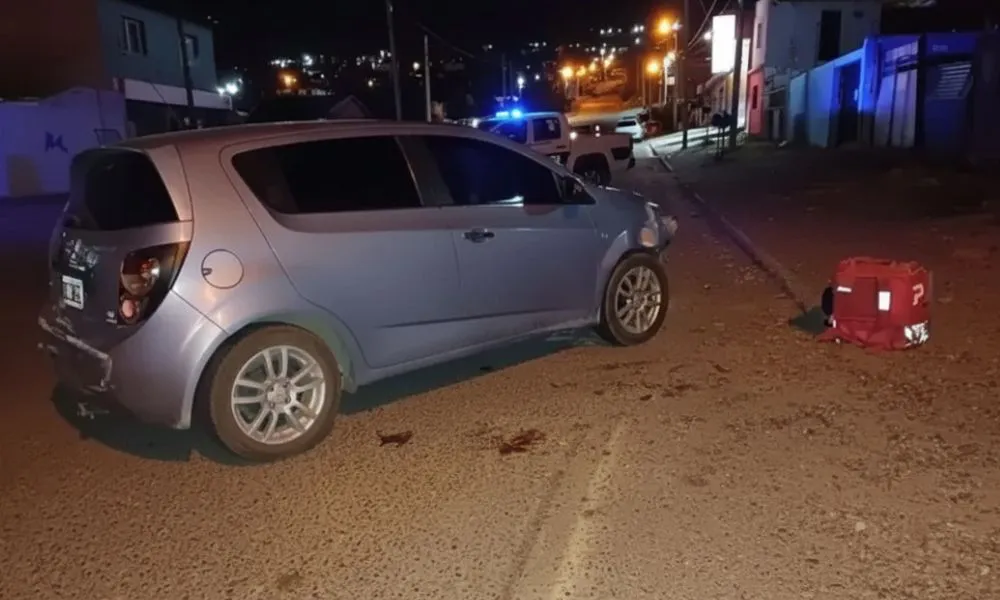 Le robaron el celular Foto El Patagónigo reeditada digitalmente