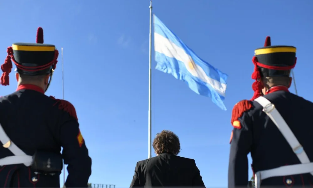 Milei de espaldas acto en Rosario