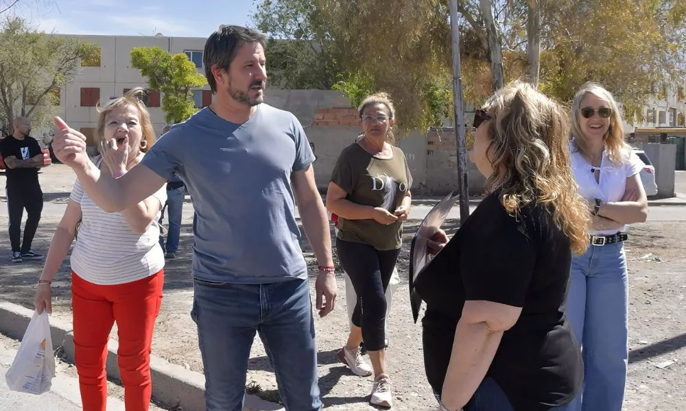 El intendente Gerardo Merino en el barrio Constitución