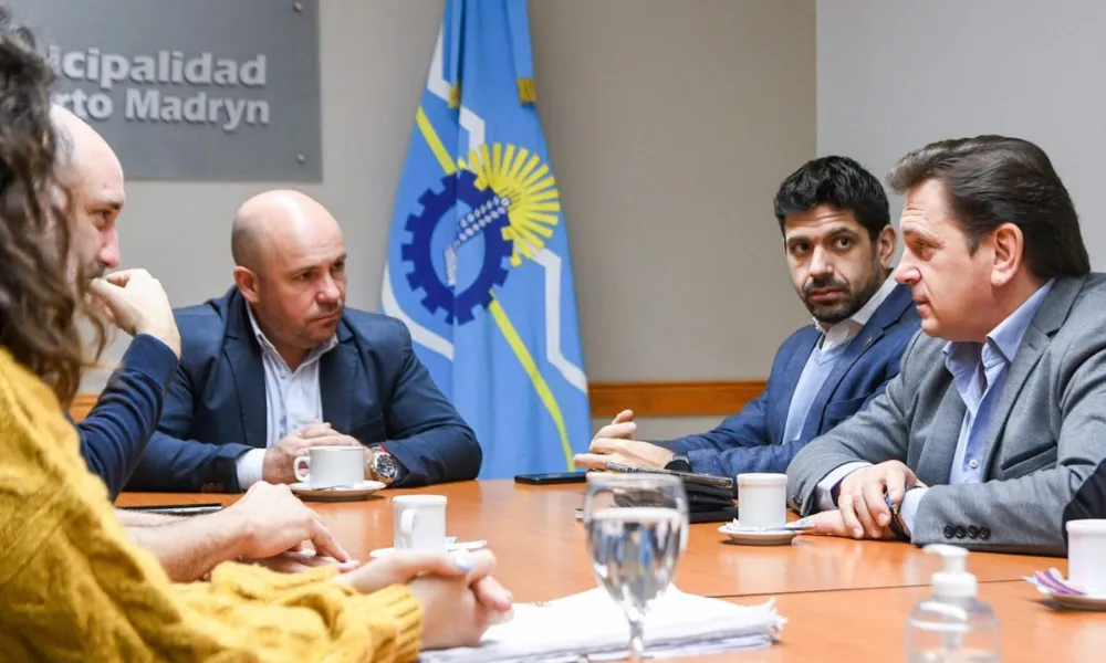 Reunión del intendente Gustavo Sastre con representantes de Mariscope