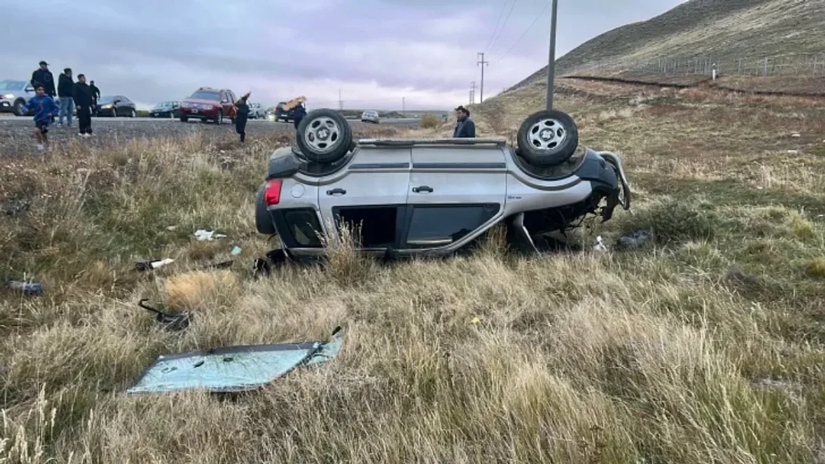 Así quedó la camioneta tras el choque producido en la Ruta Nacional 40