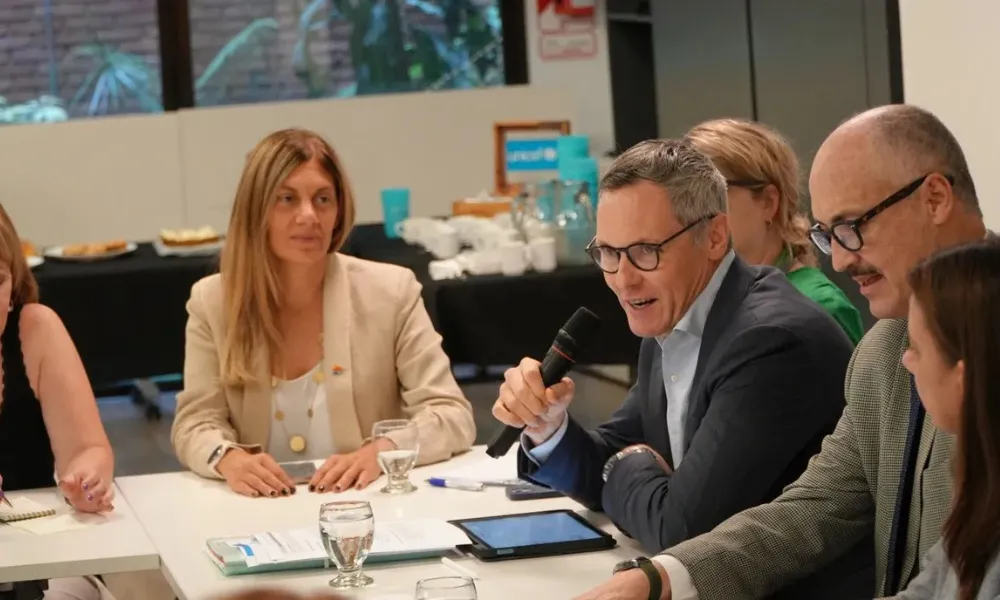 Papaiani y representantes de UNICEF