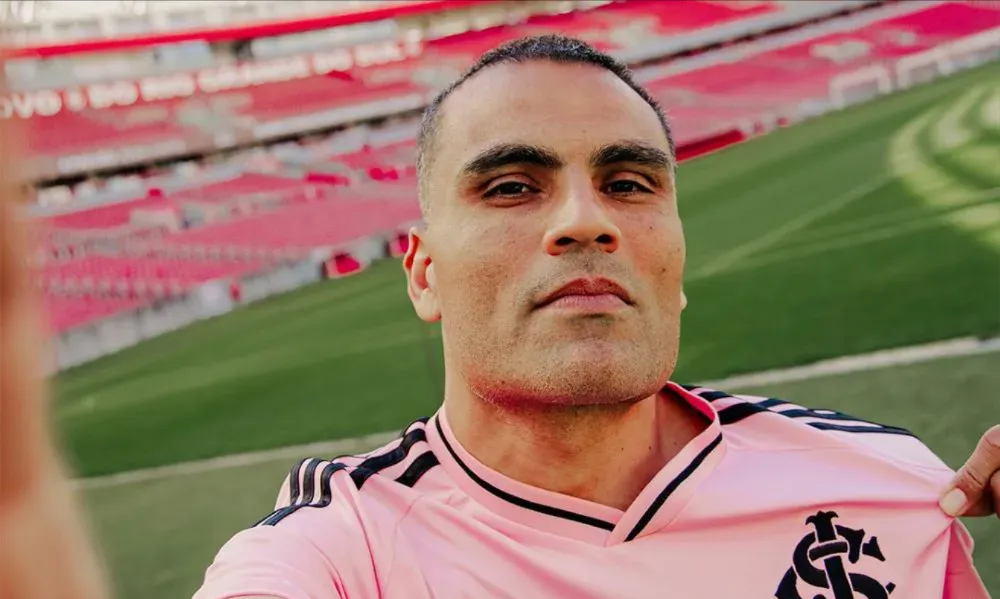 Inter compró a Carbonero y renovó a Mercado