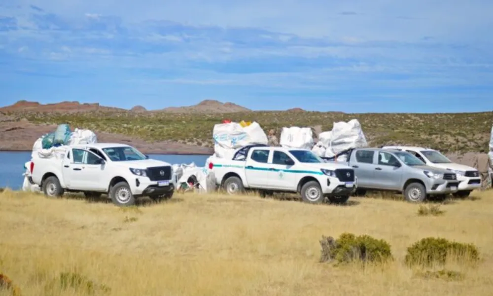 Limpieza costera en Isla Leones
