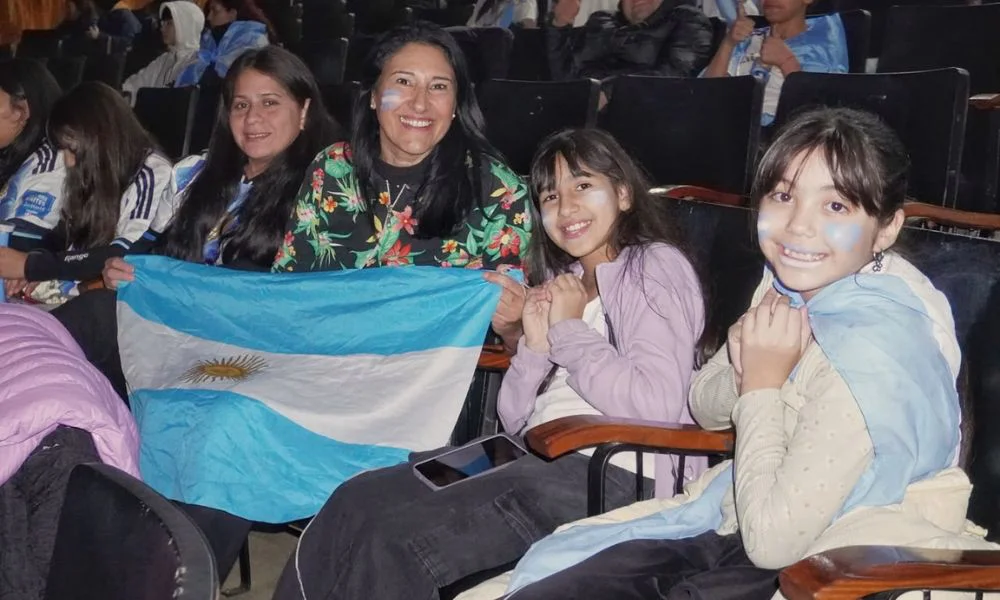 Rawson llenó el Cine Teatro por Argentina
