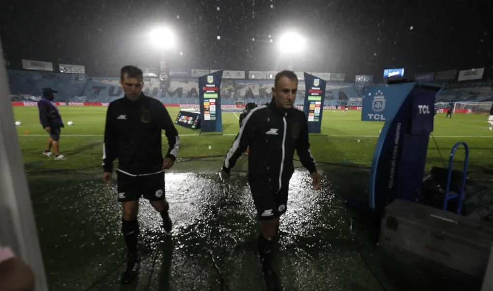 Partido suspendido entre Independiente y Atlético Tucumán (Foto: @DiarioOle)