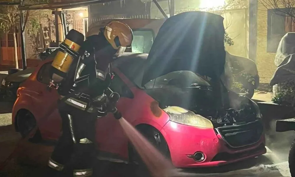 Auto con principio de incendio