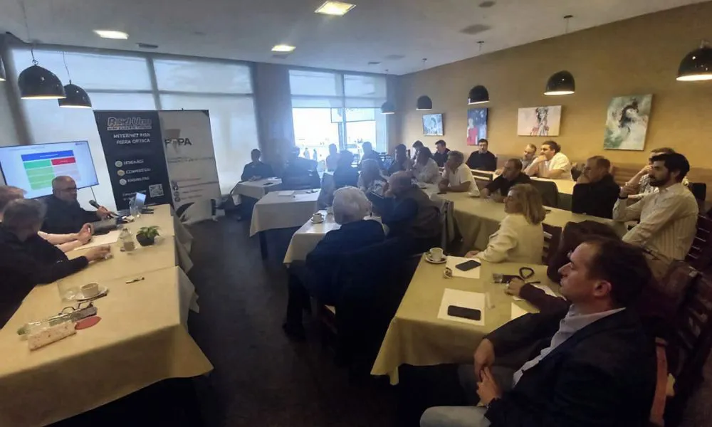 Pablo Besmedrisnik exponiendo