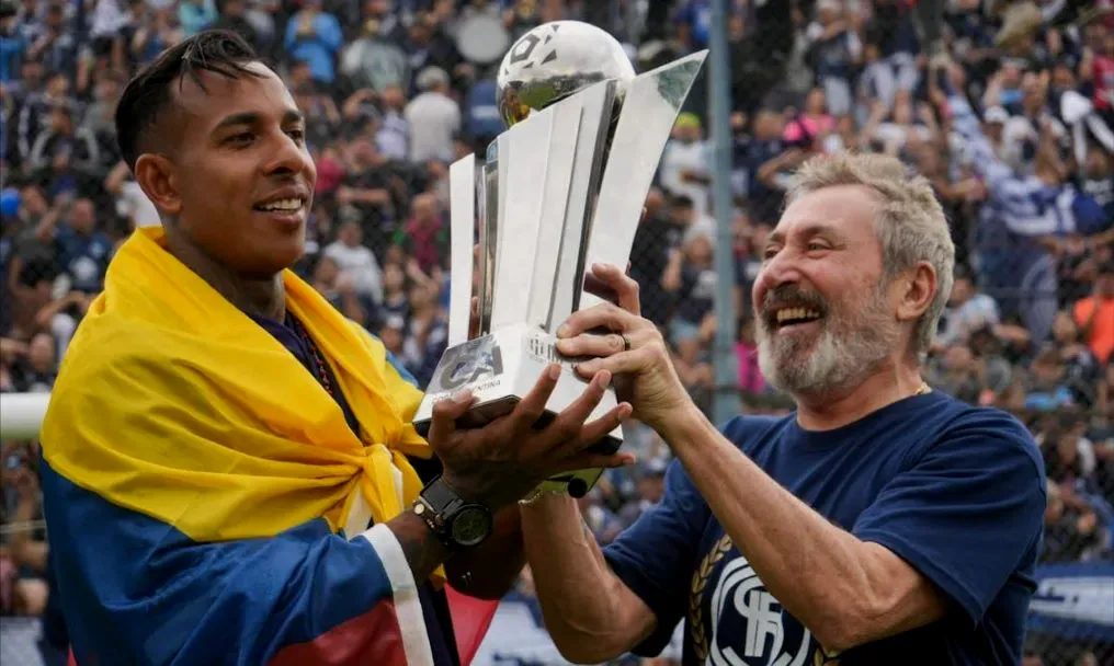 Daniel Vila habló sobre el futuro de Sebastián Villa