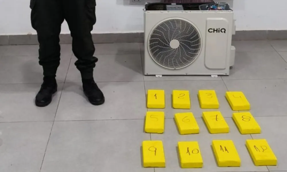 Hallan cocaína oculta dentro de un aire acondicionado