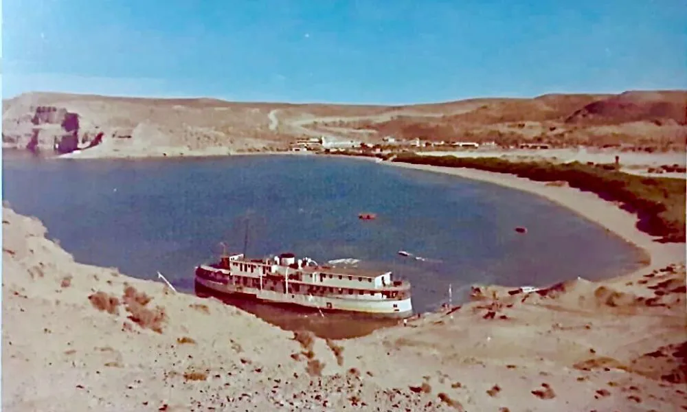 El Guayra el barco hotel en puerto Pirámides