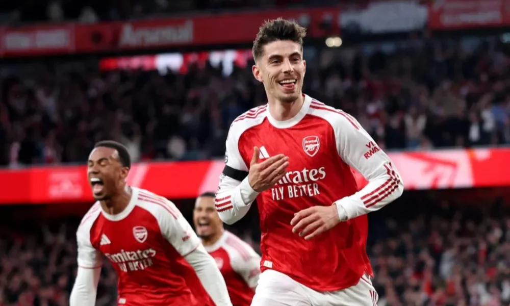 Mientras los hinchas del Arsenal seguían cada minuto con ansiedad, el Manchester City dejó escapar la última posibilidad matemática.