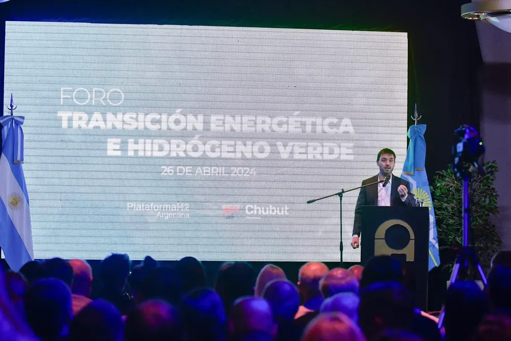 Torres-Chubut-y-la-Patagonia-van-a-ser-protagonistas-de-las-inversiones-en-el-combustible-del-futuro-2-1536x1024