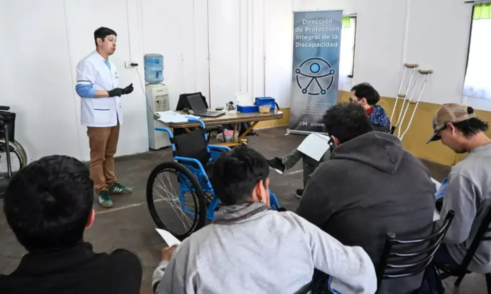 Taller sobre reparación de silla de ruedas