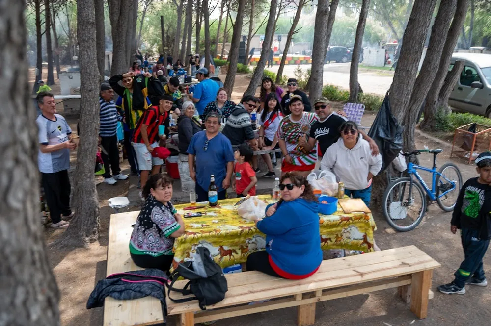 Con amplia concurrencia de vecinos, el Parque Recreativo Municipal de Rawson celebró el Día de la Madre (5)