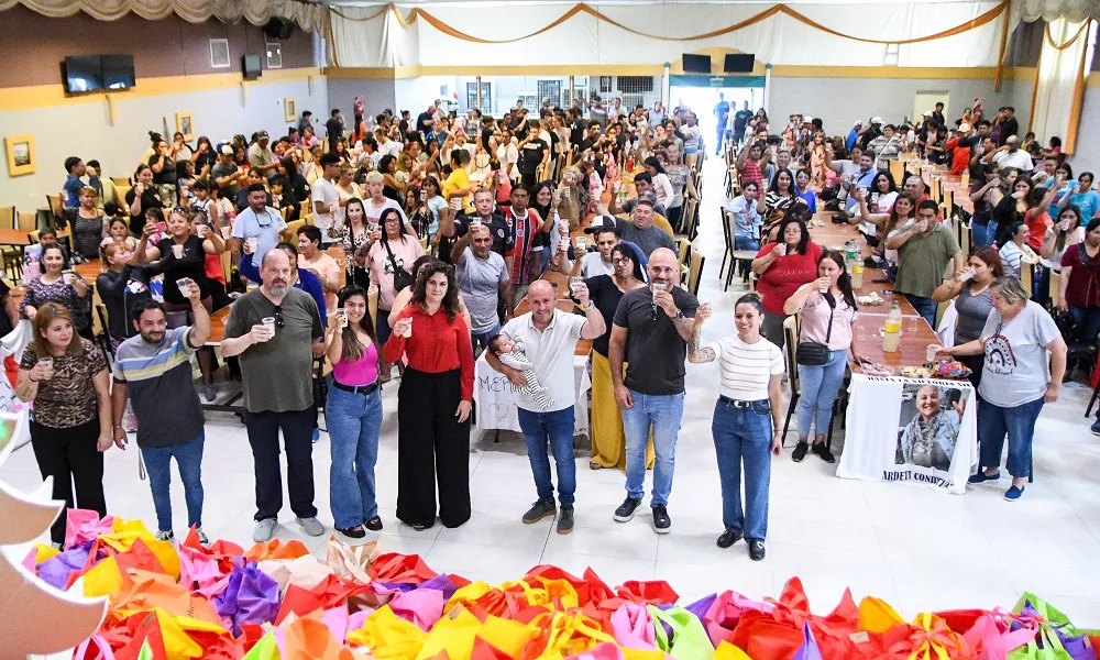 SASTRE ENTREGÓ PRODUCTOS NAVIDEÑOS PARA LOS DISTINTOS ESPACIOS COMUNITARIOS DE LA CIUDAD