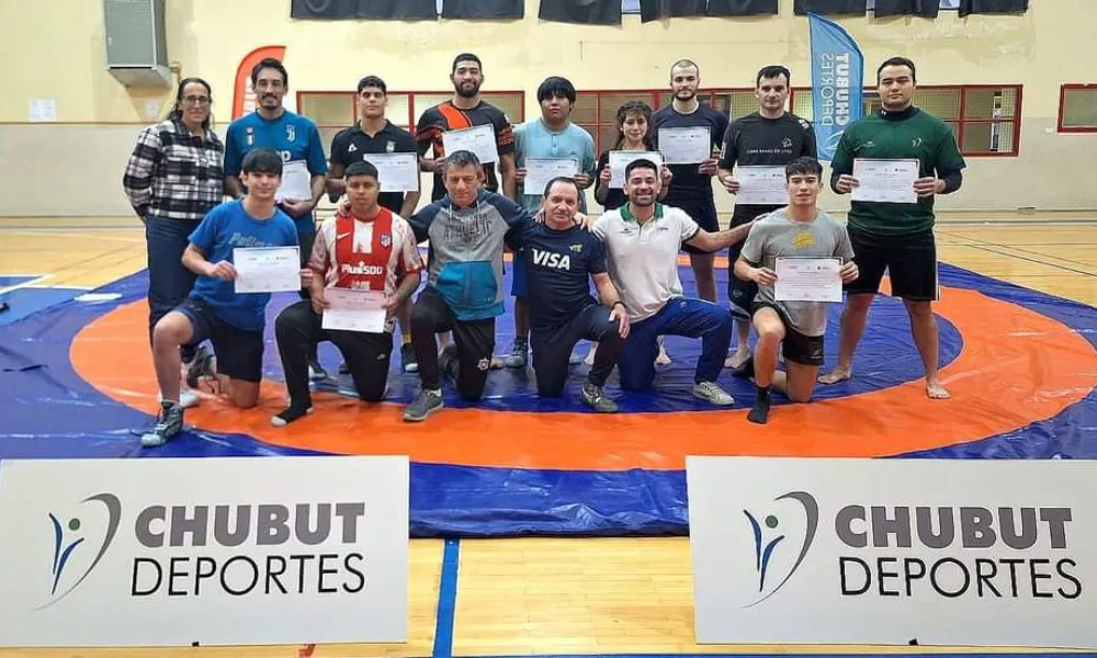 Capacitación de entrenadores de lucha olímpica