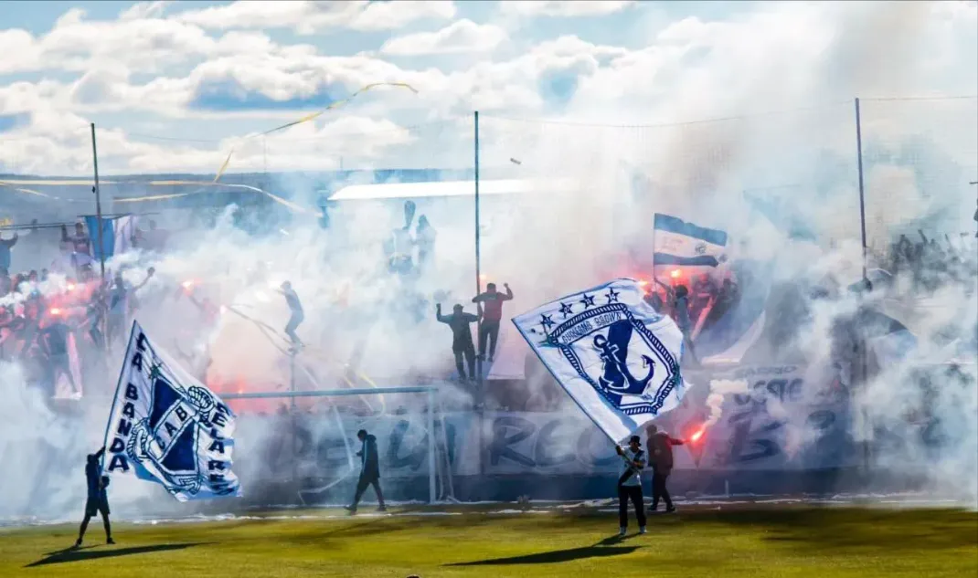 Guillermo Brown ganó 3-0 el partido de ida. Villa Mitre sufrió tres expulsiones