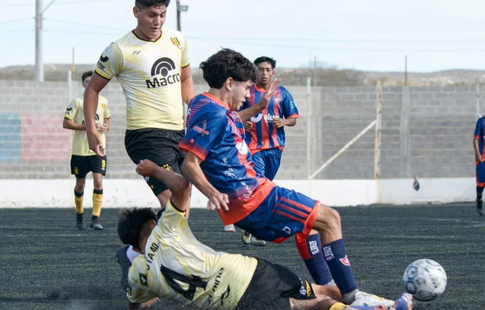 El Aurinegro se impuso 1-0 ante Alianza Fontana Oeste en un encuentro cargado de fricción.