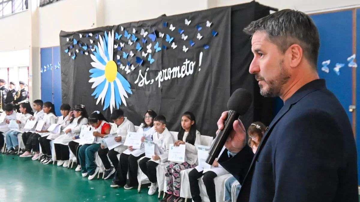 Merino participó de los actos de Promesa a la Bandera en las escuelas N° 78 y N° 199