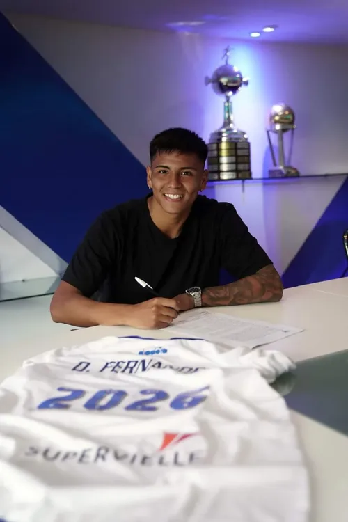 EL EXRACING DE TRELEW RENOVÓ CONTRATO CON VÉLEZ