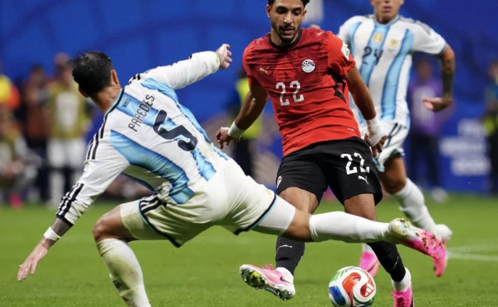 Paredes recuperó una pelota decisiva y desactivó la última oportunidad clara de Egipto.