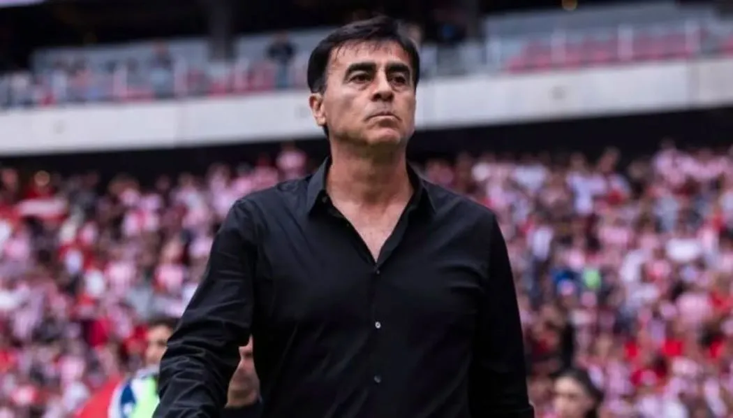 Gustavo Quinteros dio el sí y sólo resta la firma para oficializar su llegada al Rojo.