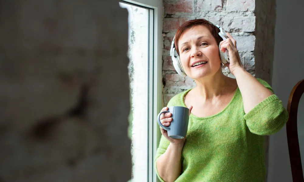 Fonoaudiologa escuchar mejor foto ilustrativa Freepik