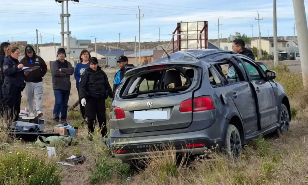 Encuentran cocaína en auto accidentado