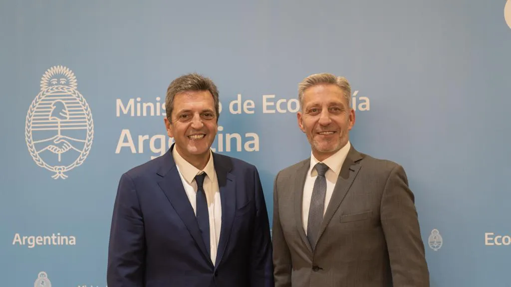 Arcioni y Massa y el dólar petrolero