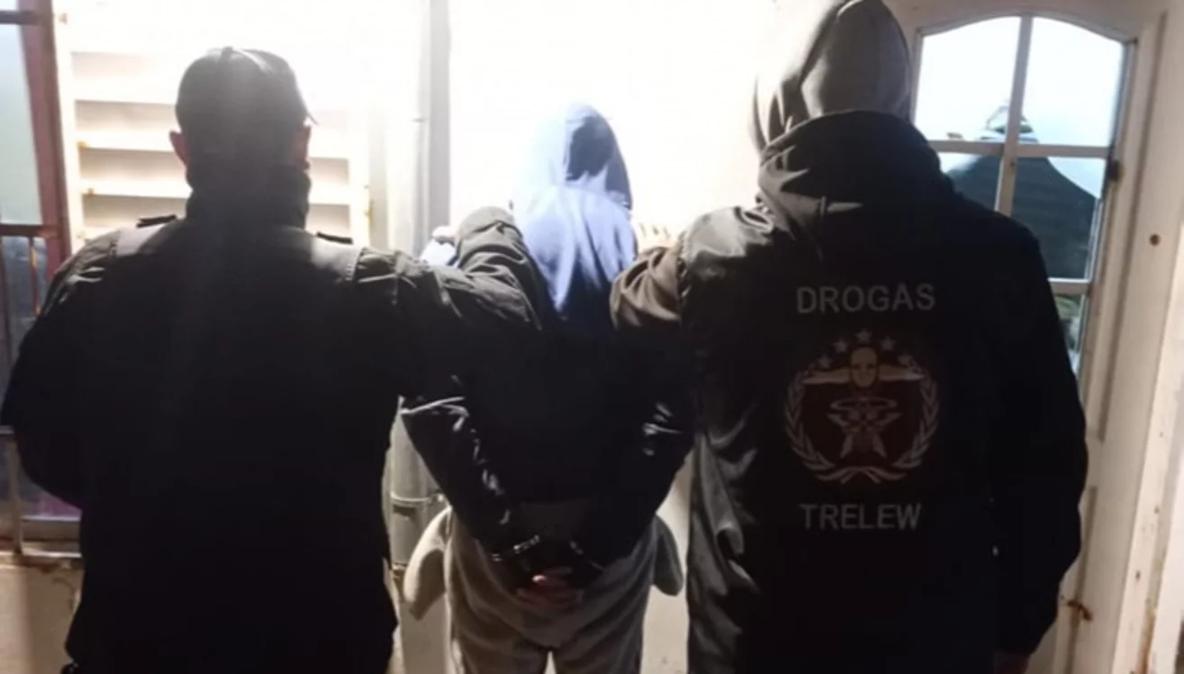 Allanamiento en Trelew, droga, dinero un detenido 1