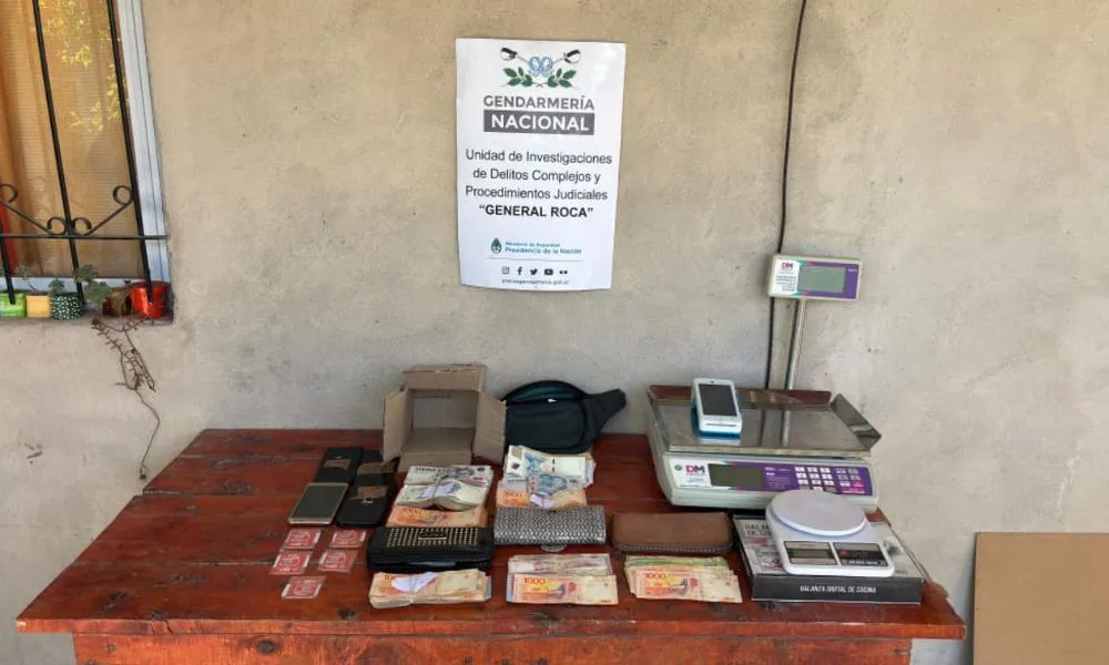 Una pareja fue detenida con cocaína y marihuana en un control sobre la Ruta 22