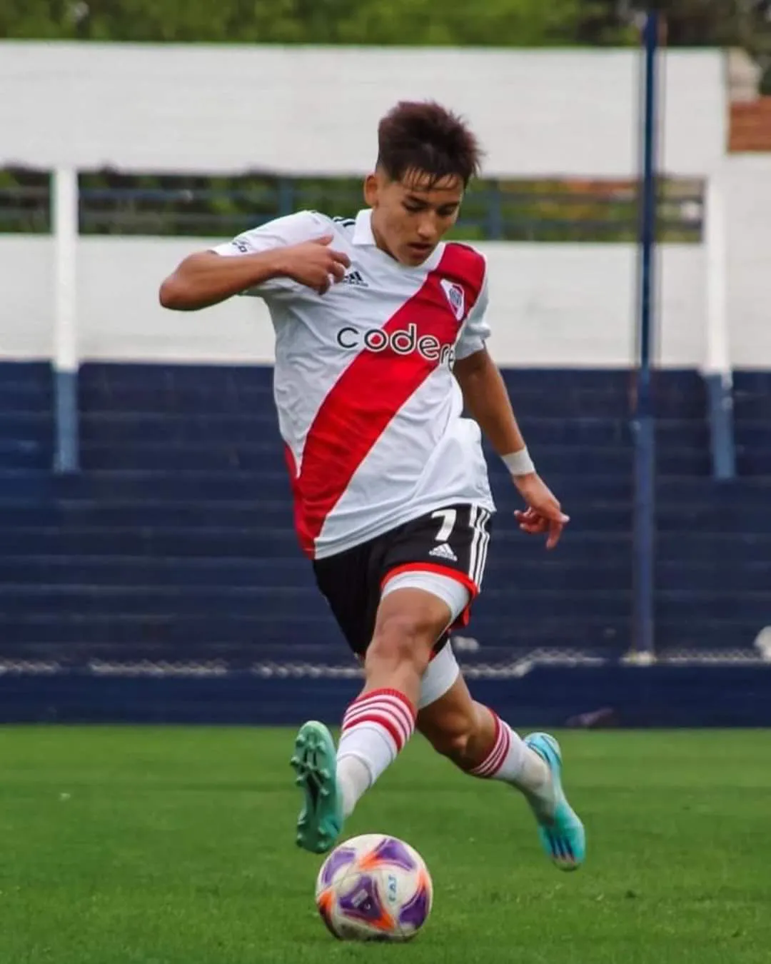 EL COMODORENSE IAN SUBIABRE LA SIGUE ROMPIENDO EN RIVER